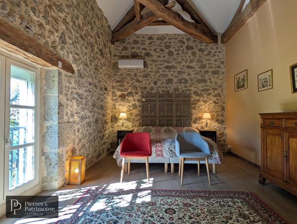 Calignac (47600) Propriété de caractère en pierre avec piscine et terrain autour de 4ha proche Nérac