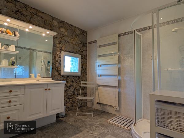 Calignac (47600) Propriété de caractère en pierre avec piscine et terrain autour de 4ha proche Nérac