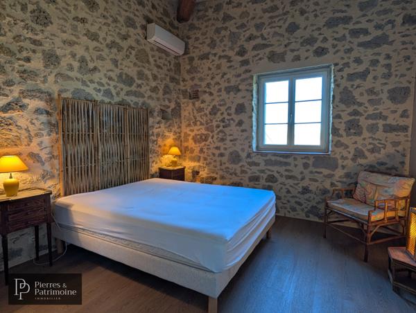 Calignac (47600) Propriété de caractère en pierre avec piscine et terrain autour de 4ha proche Nérac