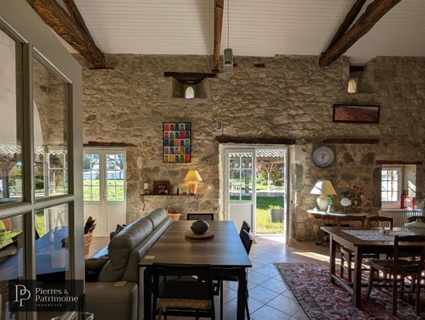 Calignac (47600) Propriété de caractère en pierre avec piscine et terrain autour de 4ha proche Nérac