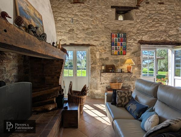Calignac (47600) Propriété de caractère en pierre avec piscine et terrain autour de 4ha proche Nérac