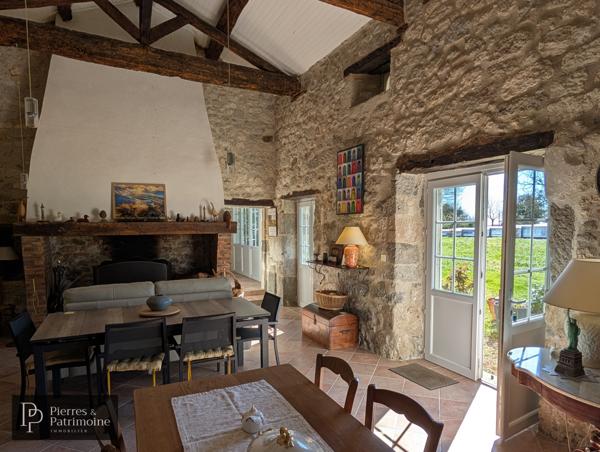 Calignac (47600) Propriété de caractère en pierre avec piscine et terrain autour de 4ha proche Nérac