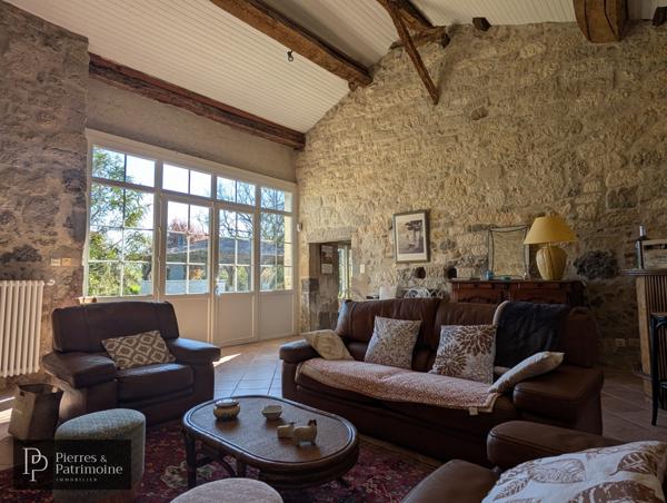 Calignac (47600) Propriété de caractère en pierre avec piscine et terrain autour de 4ha proche Nérac
