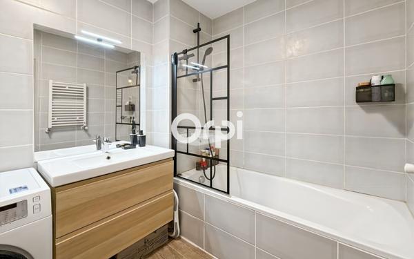 Appartement à vendre    3 pièces • 56,87 m2 Marseille 10