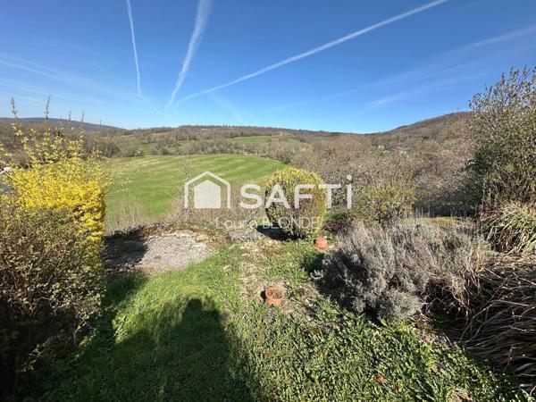 Charmante maison de Village en pierres de 140 m2 avec terrasse et dépendances