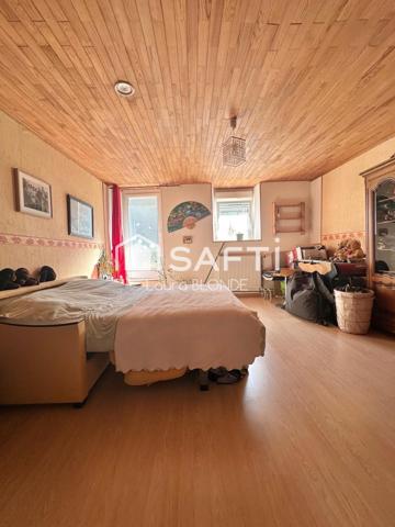 Charmante maison de Village en pierres de 140 m2 avec terrasse et dépendances