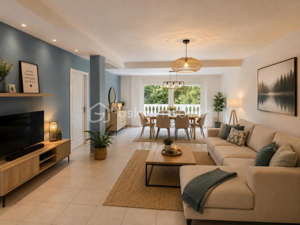 📍À découvrir à Sarreguemines, au sein de la Résidence Louisiane, ce bel appartement T3 de 90 m², situé au 1er étage d’une résidence construite en 1995, très bien entretenue et appréciée.

✨En très bon état général, l’appartement bénéficie de beaux volumes et d’un agencement fonctionnel.

🛋️Il se compose d’un spacieux séjour de plus de 30 m², d’une cuisine équipée, de 2 chambres, d’une salle de bain, d’un WC indépendant, d’une buanderie, d’un cellier ainsi que d’un hall d’entrée.

☀️Le séjour se prolonge par un superbe balcon de 18 m² exposé sud-ouest, offrant une vue dégagée et sans vis-à-vis : un véritable espace de vie supplémentaire aux beaux jours.

🚗Le bien dispose également d’une cave et d’un grand box fermé en sous-sol permettant de stationner 2 véhicules en enfilade, avec accès sécurisé par portail électrique.

⭐Les + du bien : séjour de plus de 30 m² • balcon de 18 m² • exposition ouest • vue dégagée sans vis-à-vis • cuisine équipée • 2 chambres • cave • grand garage 2 voitures • chauffage au gaz • DPE C • arrêt de bus à proximité immédiate • proche des commodités et des principaux axes.

❤️Un appartement spacieux, confortable et très bien entretenu, qui séduira par ses beaux volumes, son grand balcon et ses prestations.

🔑Un bien rare par ses volumes et ses prestations, à découvrir rapidement !