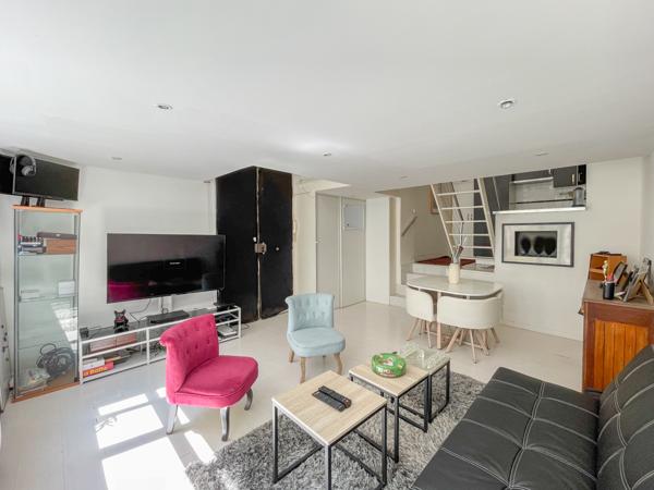 Paris 9ème - À VENDRE - Appartement avec commercialité en duplex de 50 m²