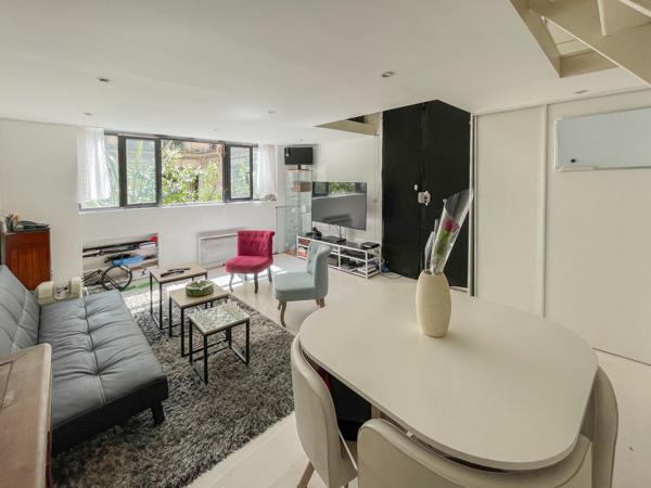 Paris 9ème - À VENDRE - Appartement avec commercialité en duplex de 50 m²