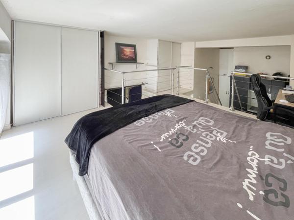 Paris 9ème - À VENDRE - Appartement avec commercialité en duplex de 50 m²