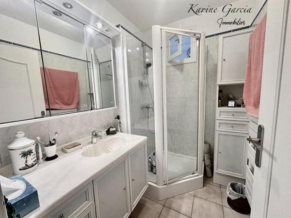 SANARY SUR MER - A 15 minutes à pied du centre ville -  Appartement 4 pièces 87 m2 - parking privatif