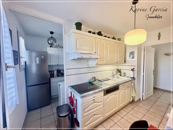 SANARY SUR MER - A 15 minutes à pied du centre ville -  Appartement 4 pièces 87 m2 - parking privatif