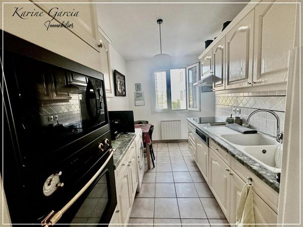 SANARY SUR MER - A 15 minutes à pied du centre ville -  Appartement 4 pièces 87 m2 - parking privatif