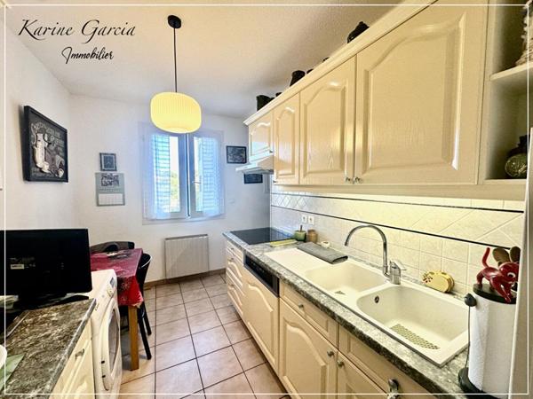 SANARY SUR MER - A 15 minutes à pied du centre ville -  Appartement 4 pièces 87 m2 - parking privatif