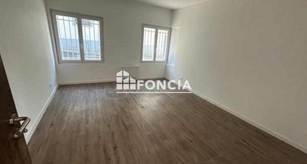 Location Local commercial 3 pièces 75 m² - Vienne 38200