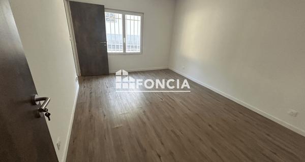 Location Local commercial 3 pièces 75 m² - Vienne 38200
