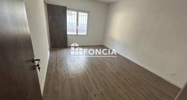 Location Local commercial 3 pièces 75 m² - Vienne 38200
