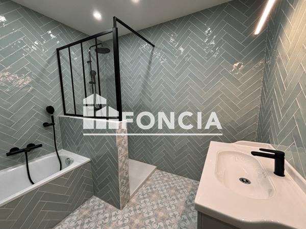 Location Maison 7 pièces 234.03 m² - 1 PLACE DE LA REPUBLIQUE Astaffort 47220