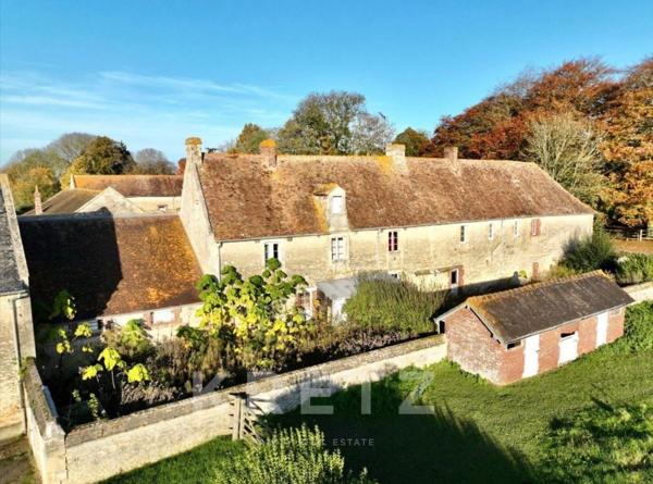 Haras avec Manoir, Villa inscrite MH, ferme, écuries 40boxs, près de 70Ha, 4km de la Mer