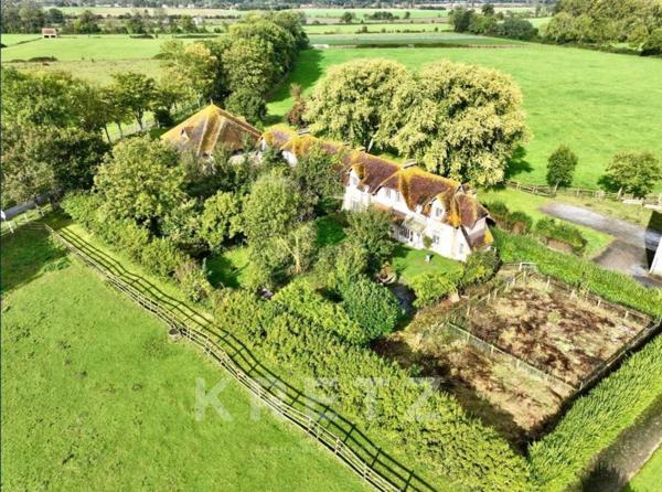 Haras avec Manoir, Villa inscrite MH, ferme, écuries 40boxs, près de 70Ha, 4km de la Mer