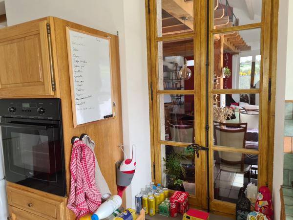 15 mn Angoulême centre à Ruelle sur Touvre : Maison de caractère de 160 m2, 2 hectares de prairies et de bois, Box pour chevaux.