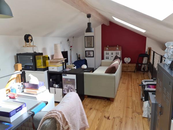 15 mn Angoulême centre à Ruelle sur Touvre : Maison de caractère de 160 m2, 2 hectares de prairies et de bois, Box pour chevaux.