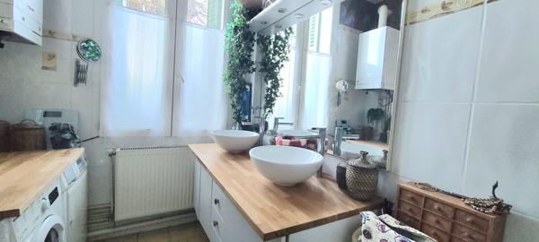 Charme de l'ancien en plein centre d'Asnières-sur-Oise; Appartement 3 chambres avec tout le confort de plain-pied