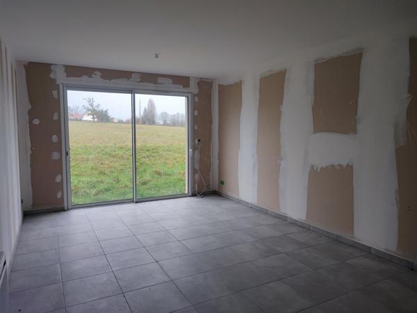 Maison de plain-pied  à terminer , gros œuvres en partie fait