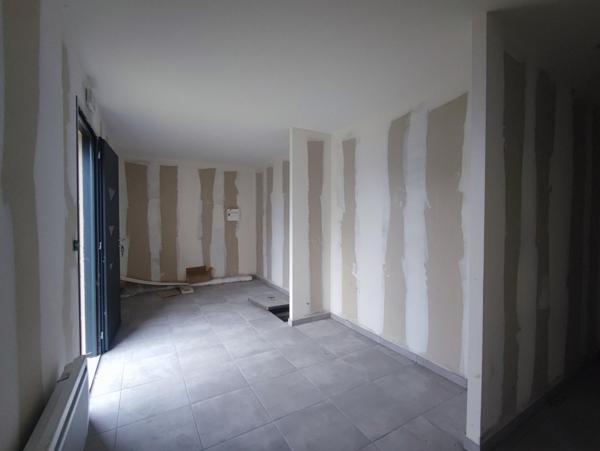 Maison de plain-pied  à terminer , gros œuvres en partie fait