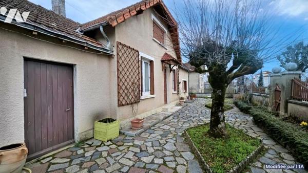 A vendre à VALENCE-EN-POITOU, COUHE / une maison d'habitation de 151m² au sein d'un terrain de 924m²