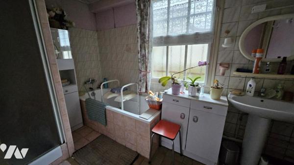 A vendre à VALENCE-EN-POITOU, COUHE / une maison d'habitation de 151m² au sein d'un terrain de 924m²