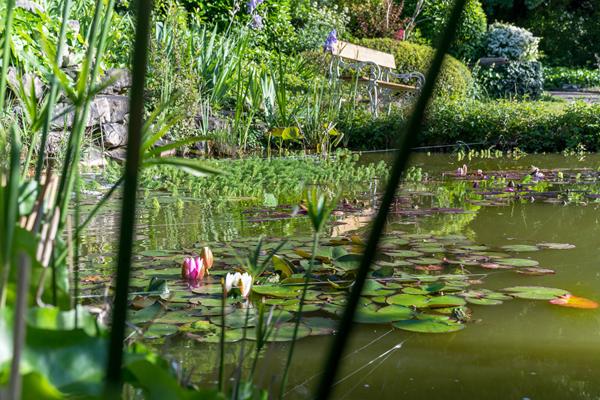 Maison d’architecte lumineuse avec jardin paysager et piscine – secteur recherché à Valence