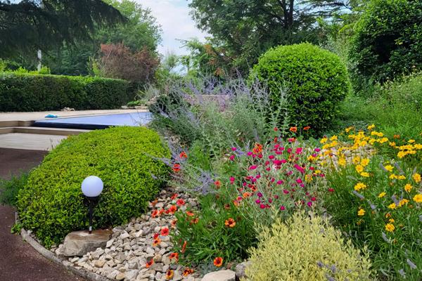 Maison d’architecte lumineuse avec jardin paysager et piscine – secteur recherché à Valence