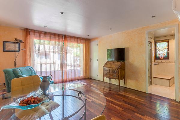 Maison d’architecte lumineuse avec jardin paysager et piscine – secteur recherché à Valence