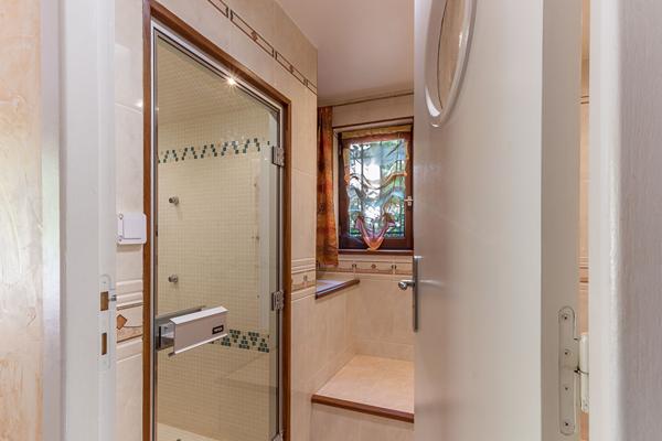 Maison d’architecte lumineuse avec jardin paysager et piscine – secteur recherché à Valence