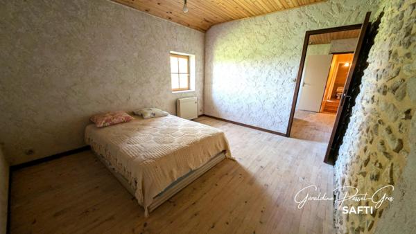 Maison en pierre avec espaces à aménager sur 6 800 m² de terrain