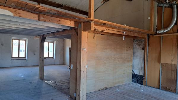 BEDARIEUX Grenier à aménager d'environ 140 m²