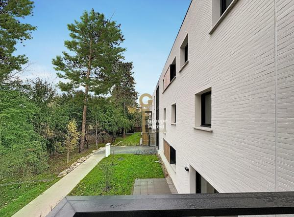 T3 de 75 m² avec balcon et stationnements sécurisés - à proximité du Parc Barbieux et des transports
