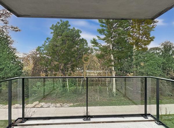 T3 de 75 m² avec balcon et stationnements sécurisés - à proximité du Parc Barbieux et des transports
