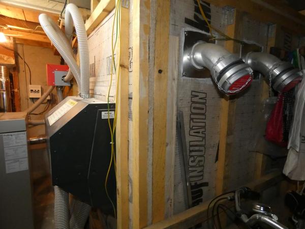 Maison T4 de 90m² avec grand garage et combles aménageables.