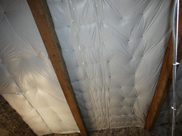 Maison T4 de 90m² avec grand garage et combles aménageables.