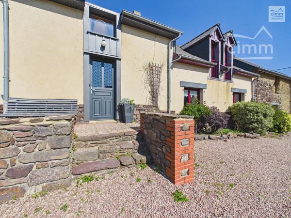Cimm Immobilier Bréal vous propose cette charmante longère offrant de beaux volumes et un cadre de vie agréable.