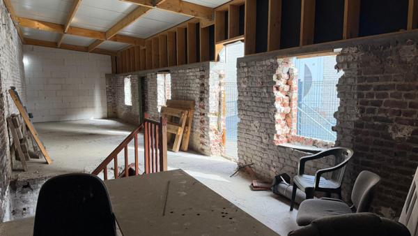 Duplex 80 m² avec terrasse – Plateau à aménager – Fort potentiel – La Madeleine