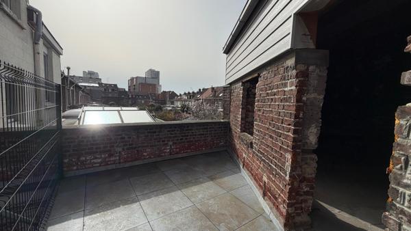 Duplex 80 m² avec terrasse – Plateau à aménager – Fort potentiel – La Madeleine