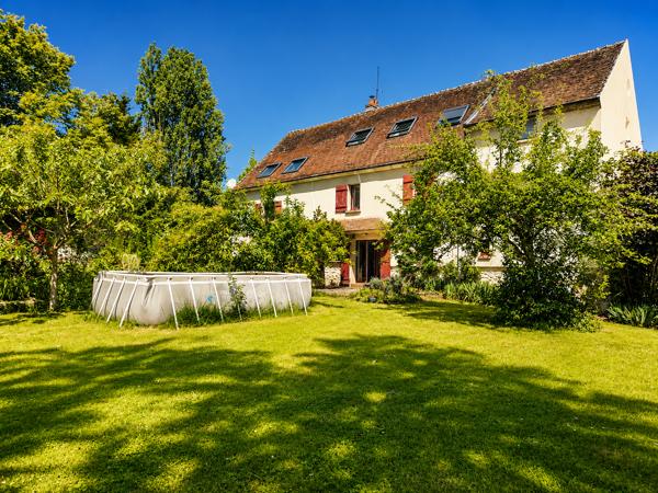 Maison
         8 pièces
        - 276 m² 385 000 € *