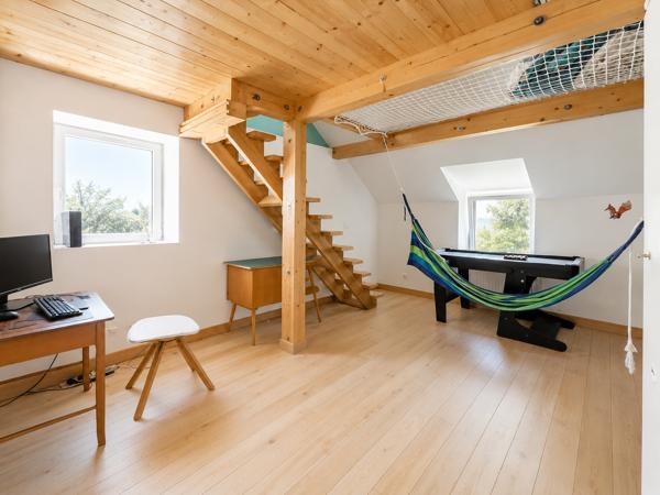 Maison
         8 pièces
        - 276 m² 385 000 € *