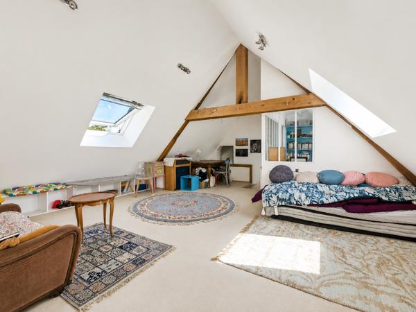Maison
         8 pièces
        - 276 m² 385 000 € *