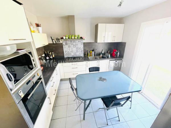 Villa T5 en 4 faces 180 m2 habitables sur 532 m2 de terrain, 4 chambres + 1 bureau + 1 salle de jeu