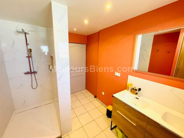 Villa T5 en 4 faces 180 m2 habitables sur 532 m2 de terrain, 4 chambres + 1 bureau + 1 salle de jeu