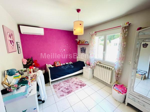 Villa T5 en 4 faces 180 m2 habitables sur 532 m2 de terrain, 4 chambres + 1 bureau + 1 salle de jeu